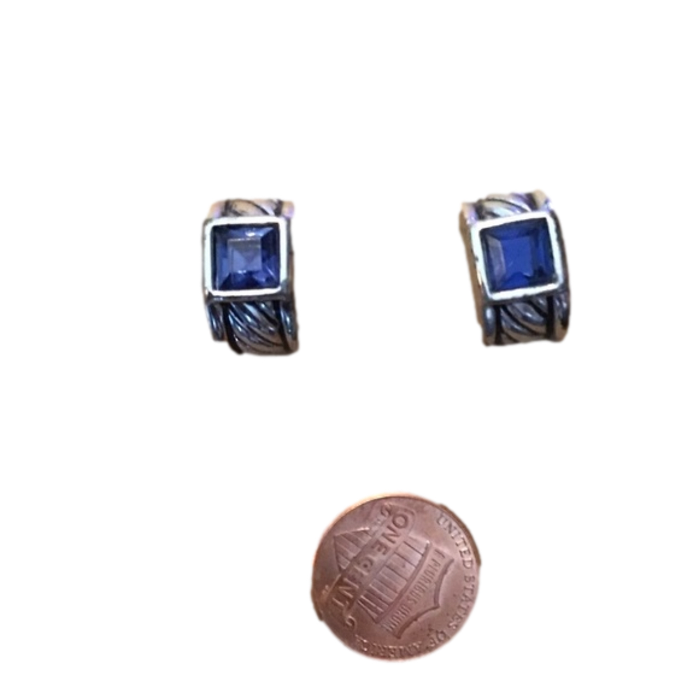 3/$15💐BLUE crystal in silver Stud